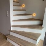 Betontreppe mit Hochglanz Weiß und Holz 02